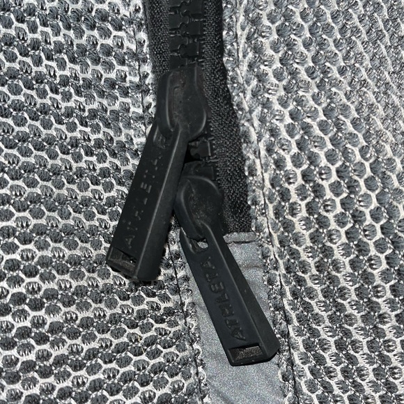 Athleta gym breathable grey duffel travel sport workout bag - Picture 7 of 10